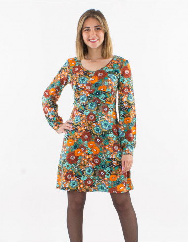 Knitted dress 92% polyester 8% elastane with v neckline and "pop" print